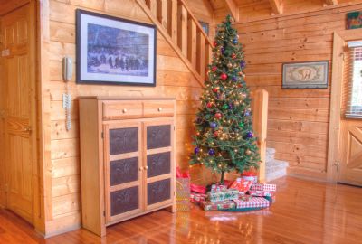 Enjoy the holiday season at Mama Bear Lodge