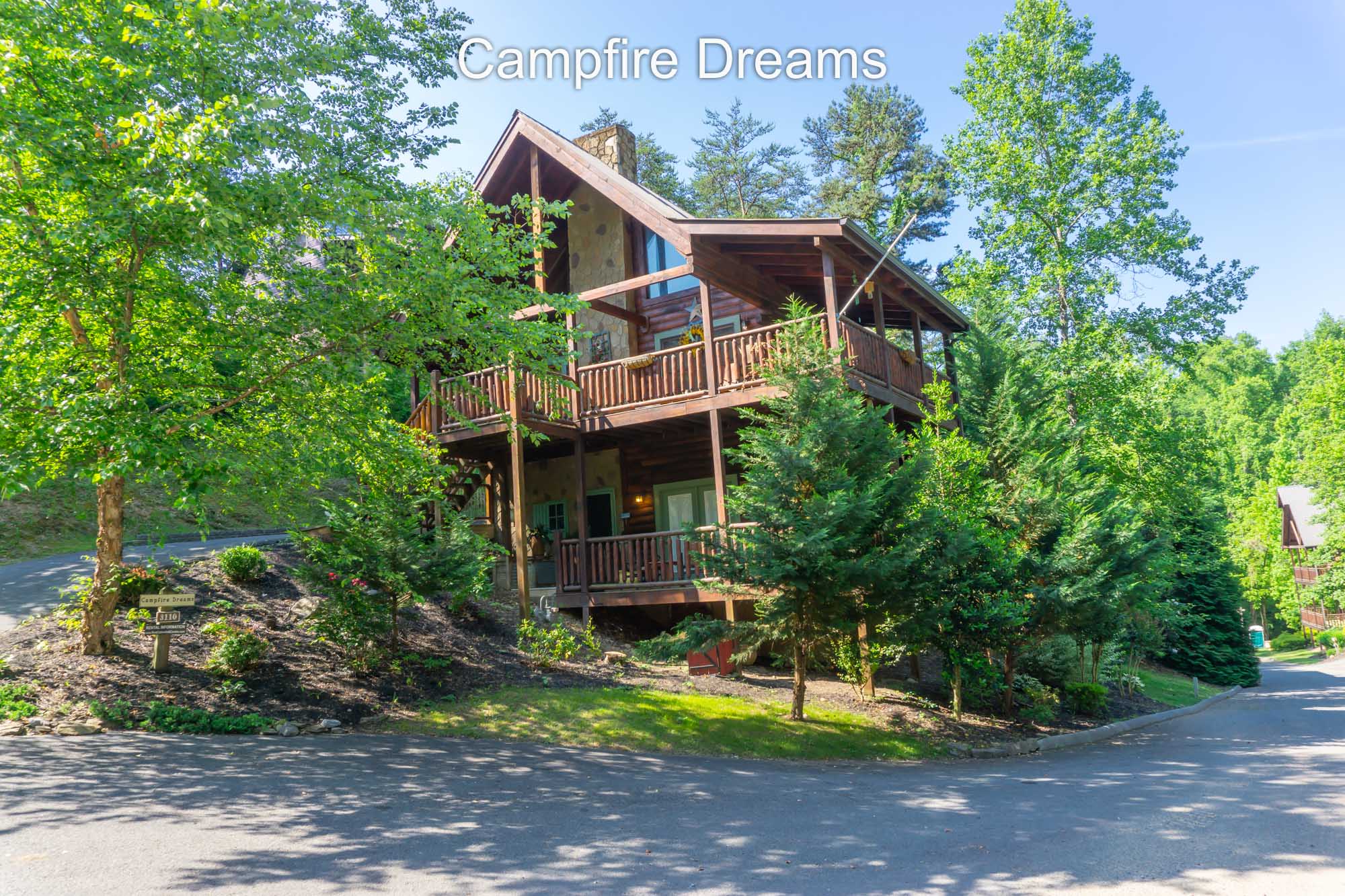 Absolutely beautiful luxury cabin in great location and competitive rates